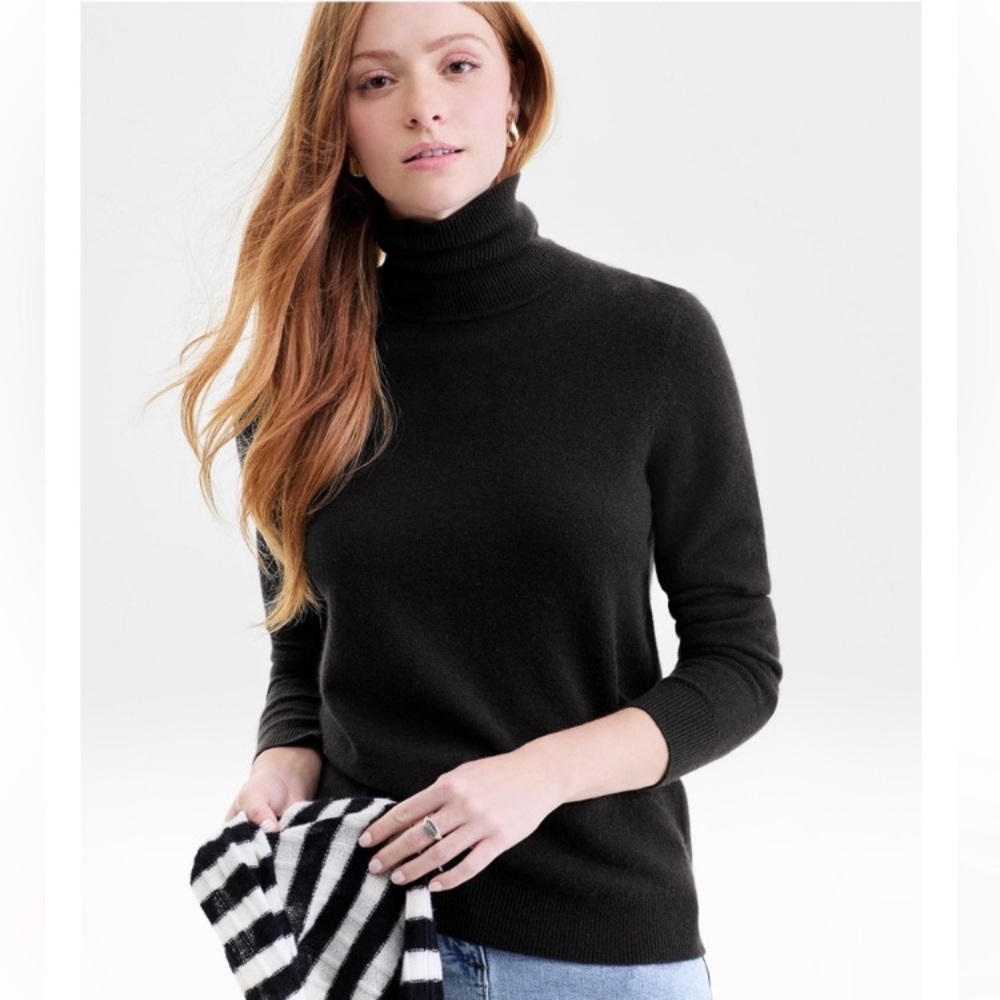 Charter Club luxury 100% cashmere Black Turtleneck Sweater size XS, like new